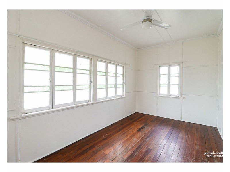 33 Thomasson Street, Park Avenue QLD 4701