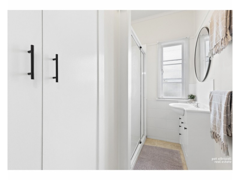 10 Edward Street, Berserker QLD 4701