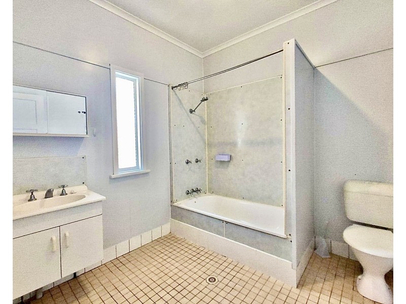 110 Clifton Street, Berserker QLD 4701