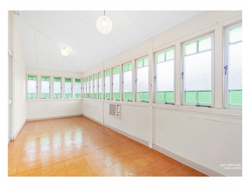 25 Bank Street, Park Avenue QLD 4701