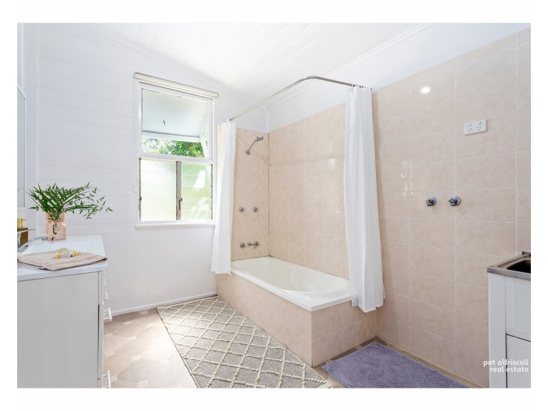 16 Cousins Street, The Range QLD 4700