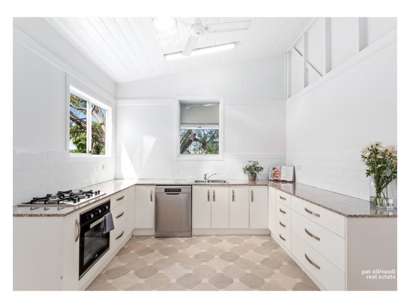 16 Cousins Street, The Range QLD 4700