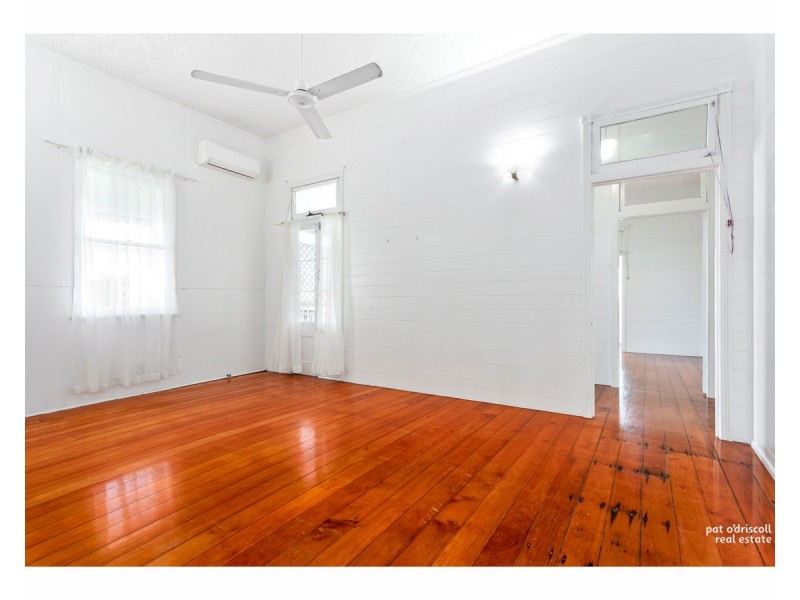 16 Cousins Street, The Range QLD 4700