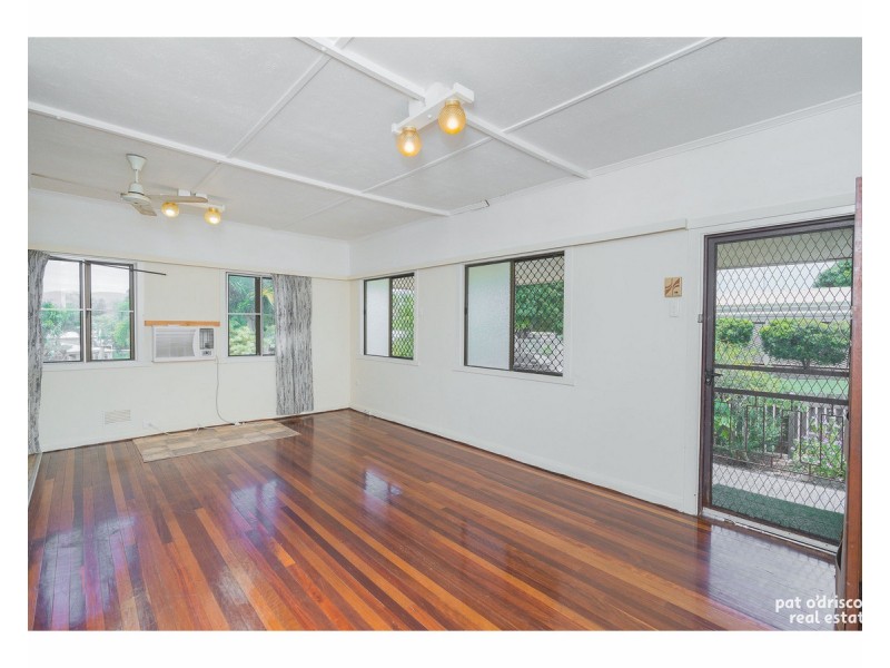 6 Dobbs Street, The Range QLD 4700
