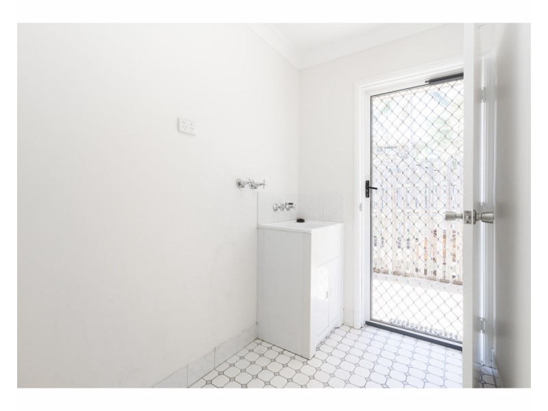 13 Stenlake Avenue, Kawana QLD 4701