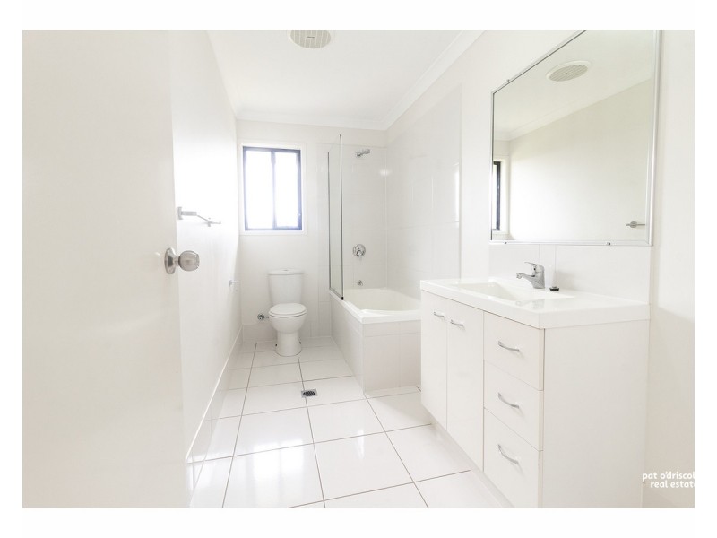 27 Benjamin Drive, Gracemere QLD 4702