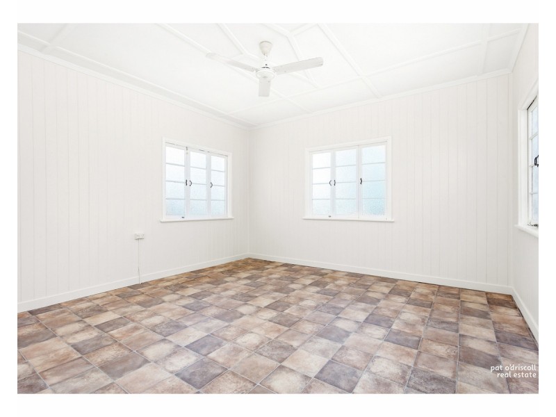 18 Bank Street, Park Avenue QLD 4701