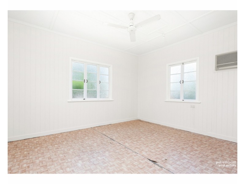 18 Bank Street, Park Avenue QLD 4701