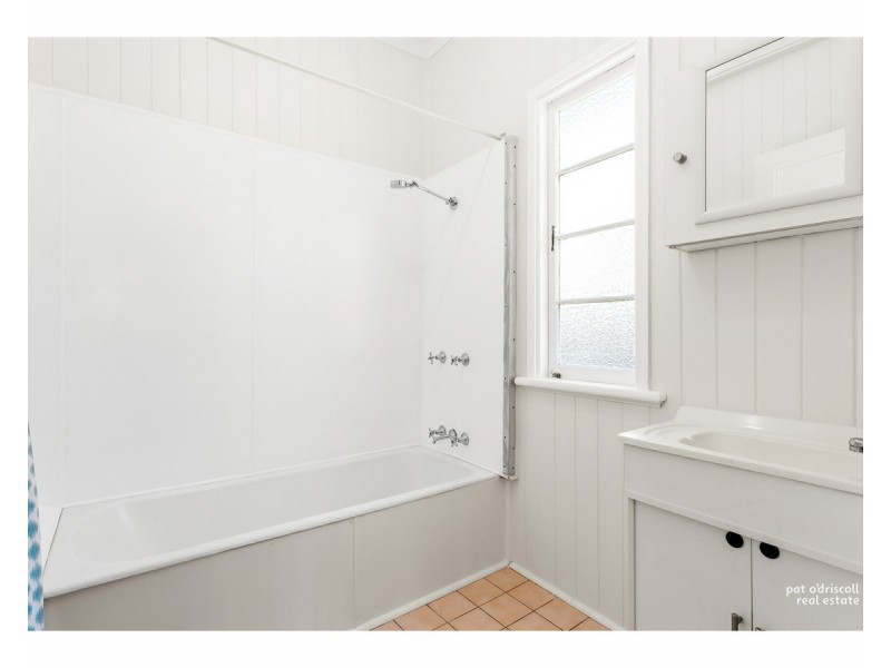 18 Bank Street, Park Avenue QLD 4701