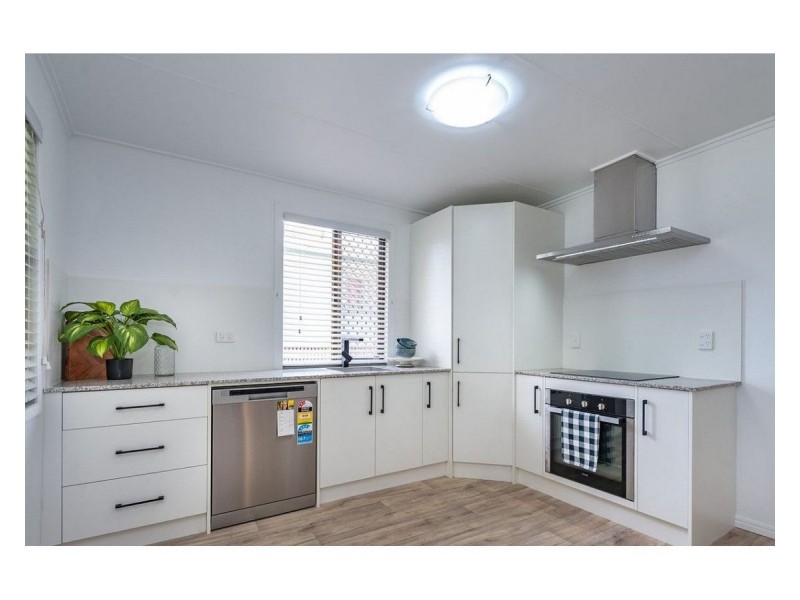 38 Tung Yeen Street, Park Avenue QLD 4701