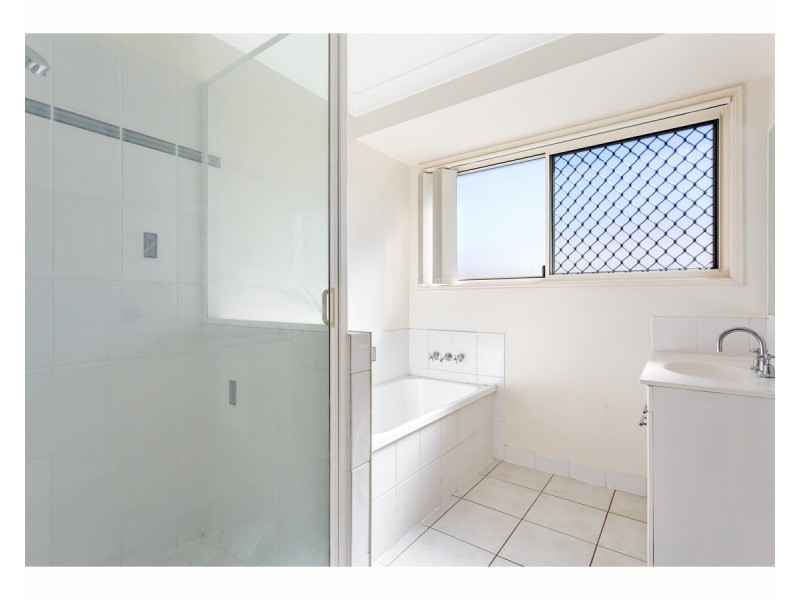 3 Seonaid Place, Gracemere QLD 4702