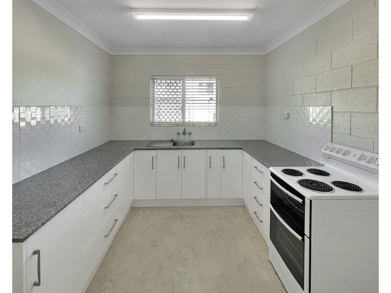 1/218 Horton Street, Koongal QLD 4701