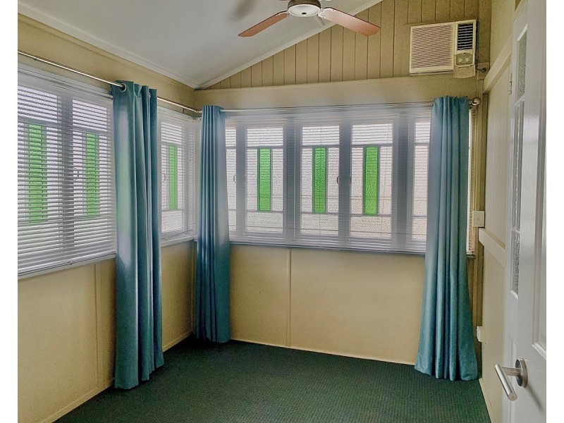 8 Bertram Street, Park Avenue QLD 4701