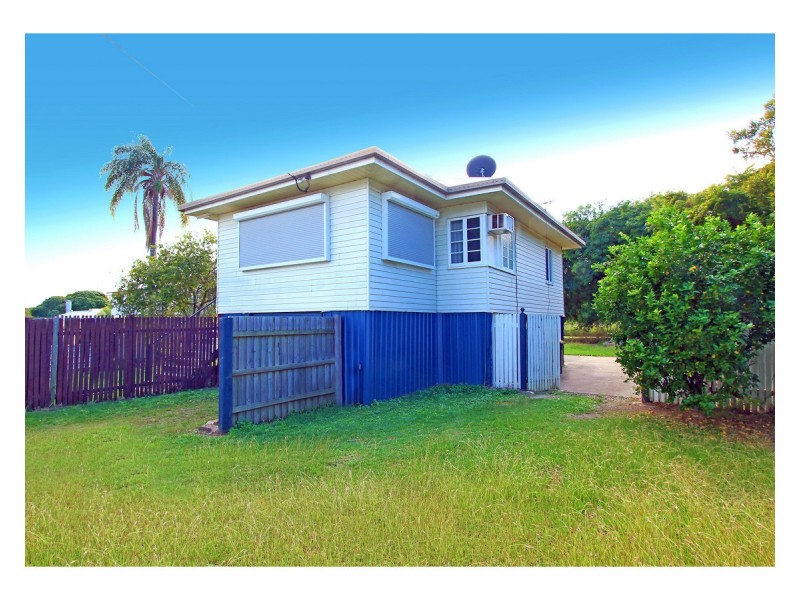 8 White Street, Park Avenue QLD 4701
