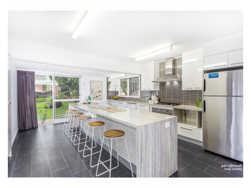 33 Queen Street, The Range QLD 4700