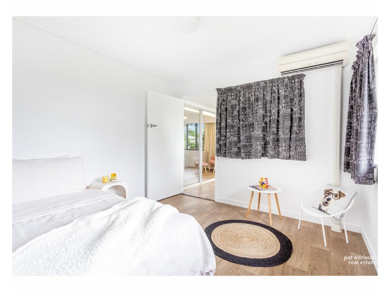 33 Queen Street, The Range QLD 4700