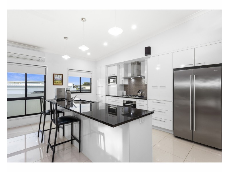 3 Cochrane Place, Kawana QLD 4701