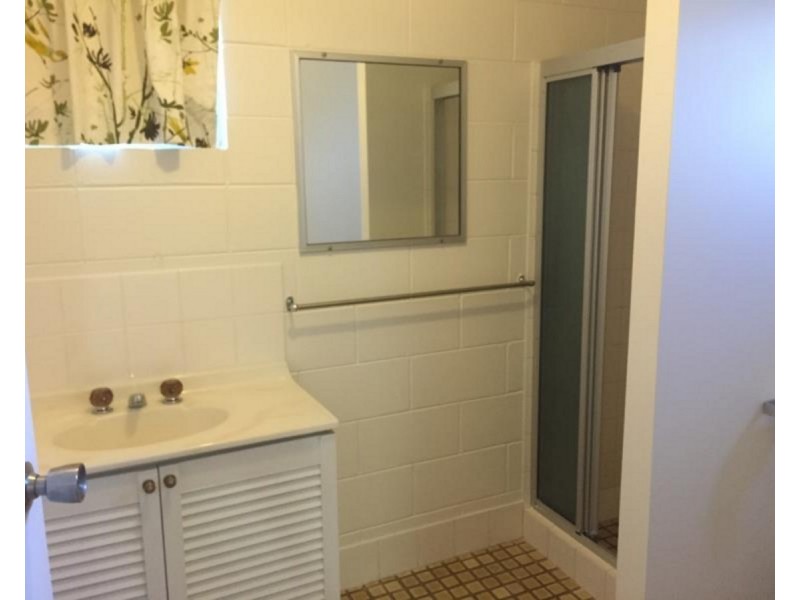 2/274 Carlton Street, Kawana QLD 4701