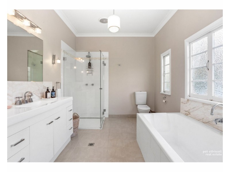 32 Wentworth Terrace, The Range QLD 4700