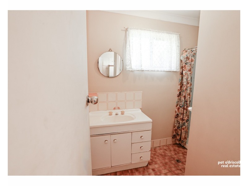 1/2 Hinton Street, Koongal QLD 4701