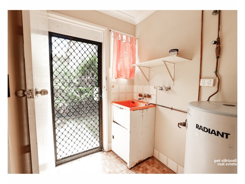 1/2 Hinton Street, Koongal QLD 4701
