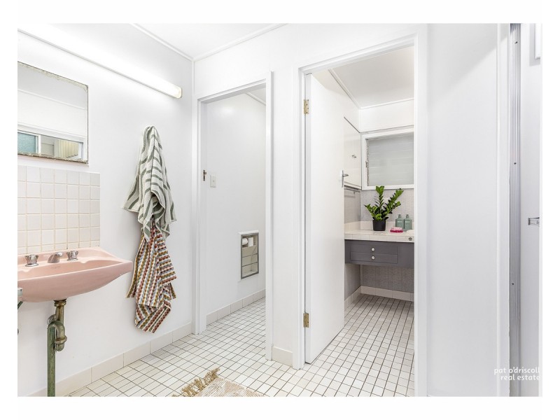 33 Queen Street, The Range QLD 4700