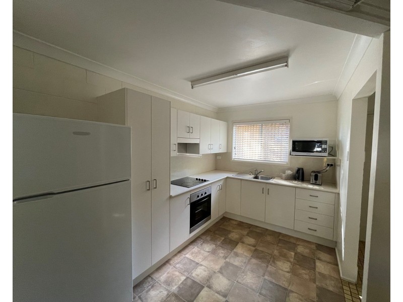 2/295 Bloxsom Street, Frenchville QLD 4701