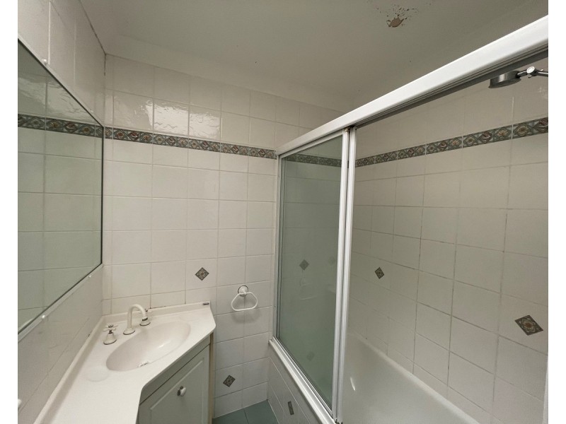 2/295 Bloxsom Street, Frenchville QLD 4701