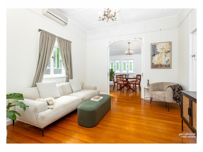 8 Dobbs Street, The Range QLD 4700