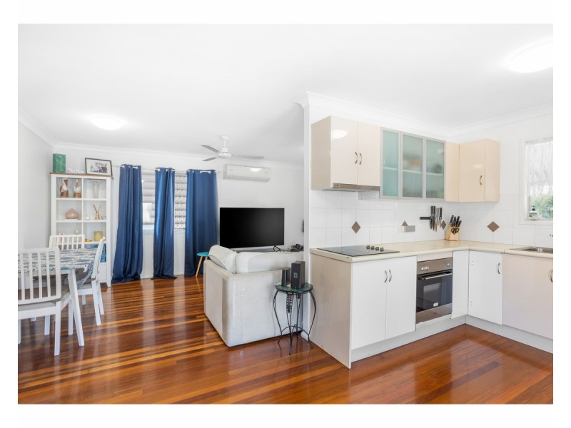 92 West Street, The Range QLD 4700
