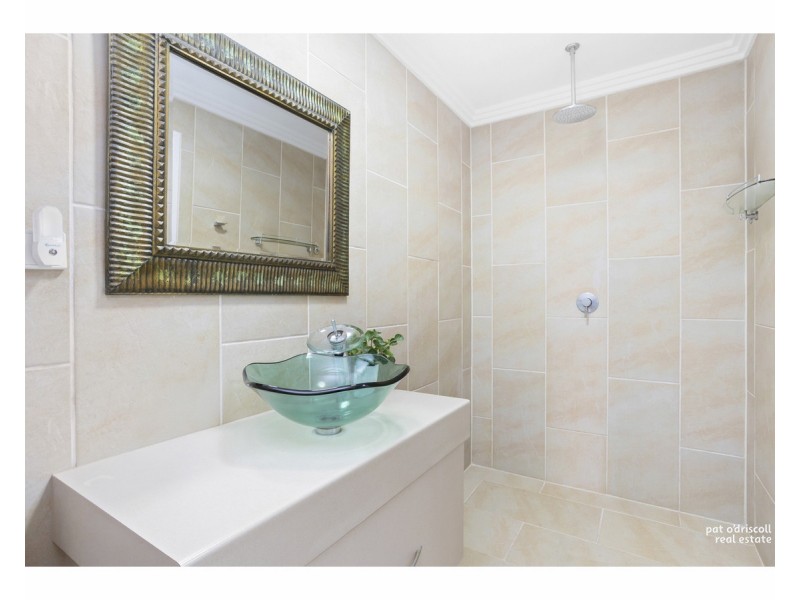 8 Laura Close, Rockyview QLD 4701