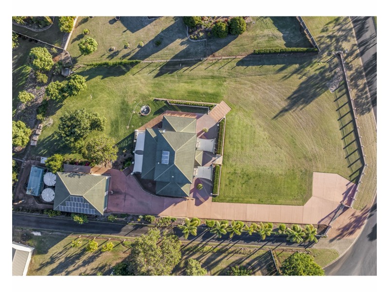 8 Laura Close, Rockyview QLD 4701