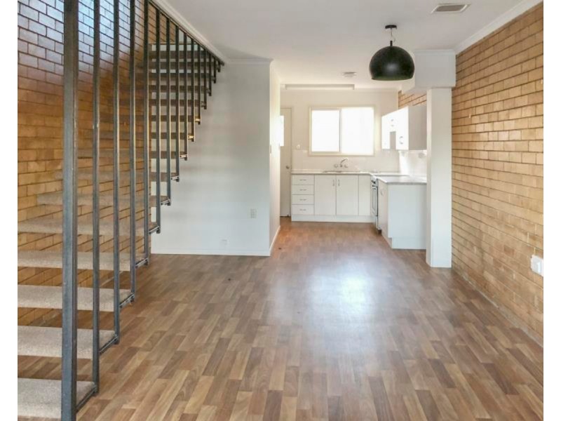 2/227 Flowers Avenue, Frenchville QLD 4701