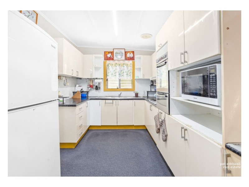 60 Limpus Avenue, Keppel Sands QLD 4702