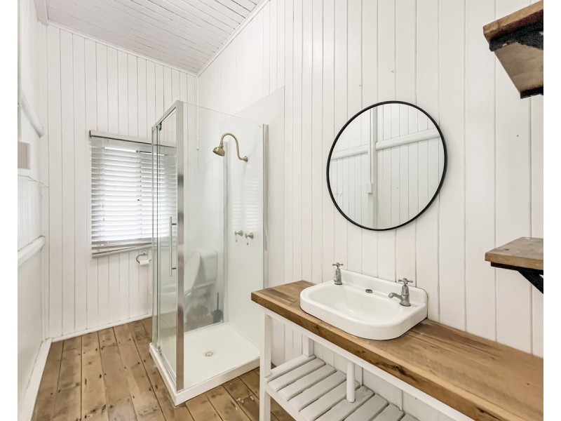 111 Robinson Street, Frenchville QLD 4701