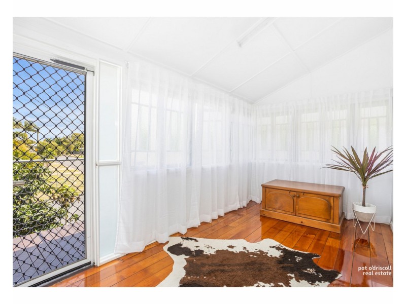 8 Renshaw Street, Park Avenue QLD 4701