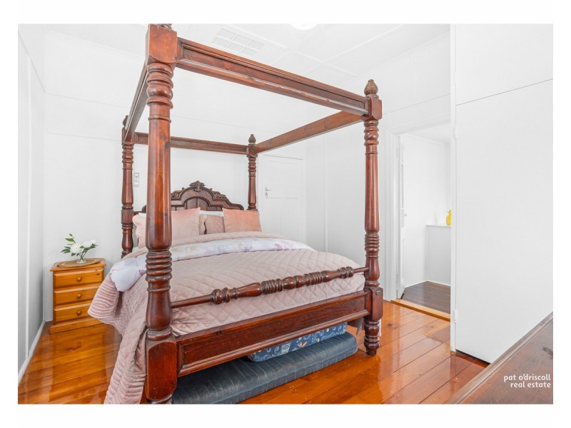 8 Renshaw Street, Park Avenue QLD 4701