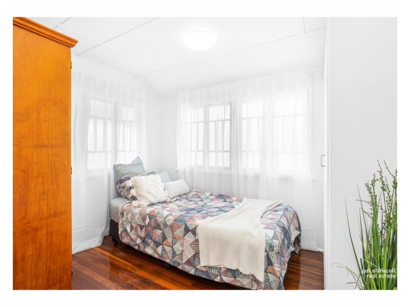 8 Renshaw Street, Park Avenue QLD 4701