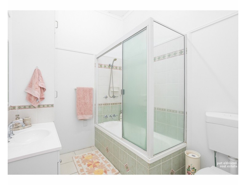 8 Renshaw Street, Park Avenue QLD 4701