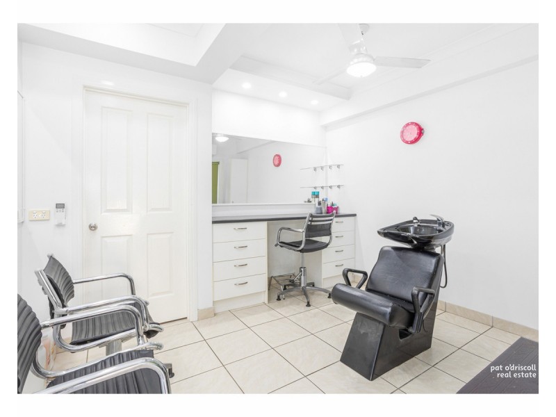 8 Renshaw Street, Park Avenue QLD 4701