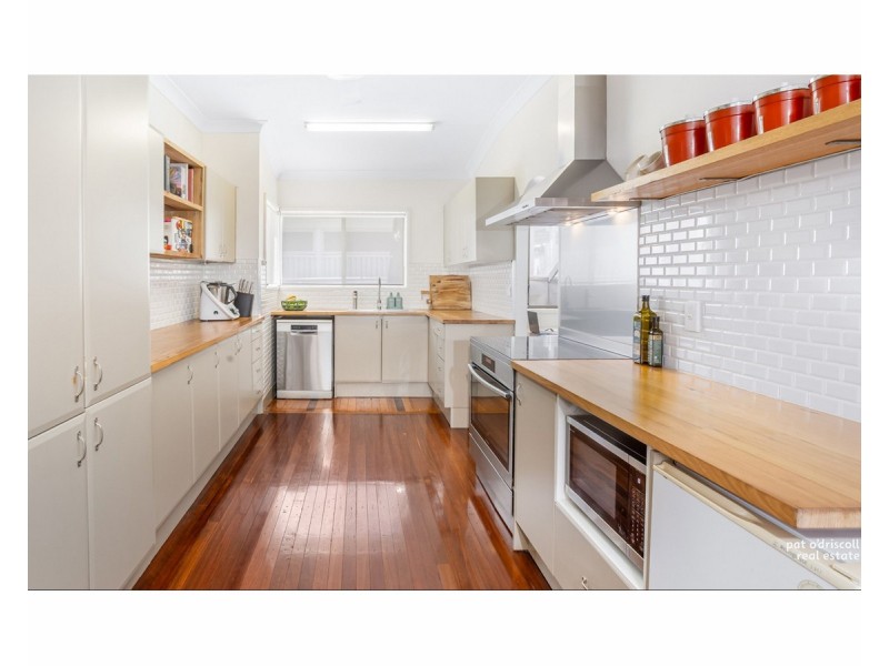 82 Brecknell Street, The Range QLD 4700