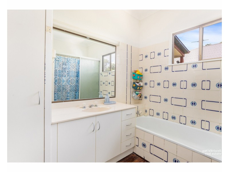 82 Brecknell Street, The Range QLD 4700