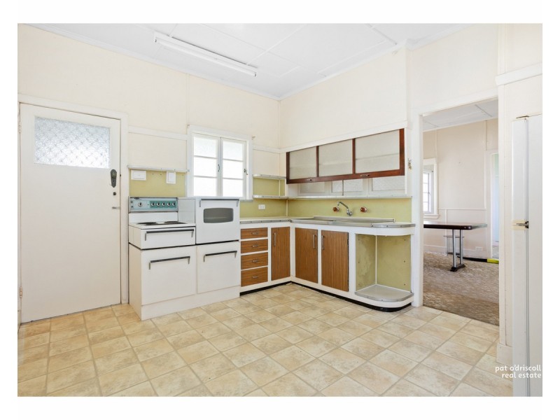 11 Queen Street, The Range QLD 4700