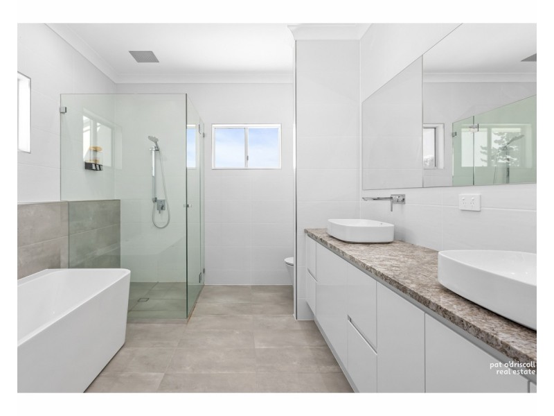 34 Cathne Street, Cooee Bay QLD 4703