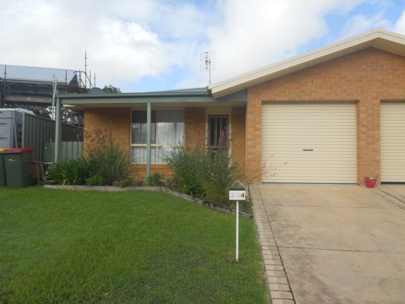 2/24 Hillview Avenue, Dungog NSW 2420
