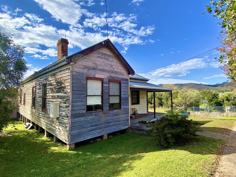 1 Mackay Street, Dungog NSW 2420