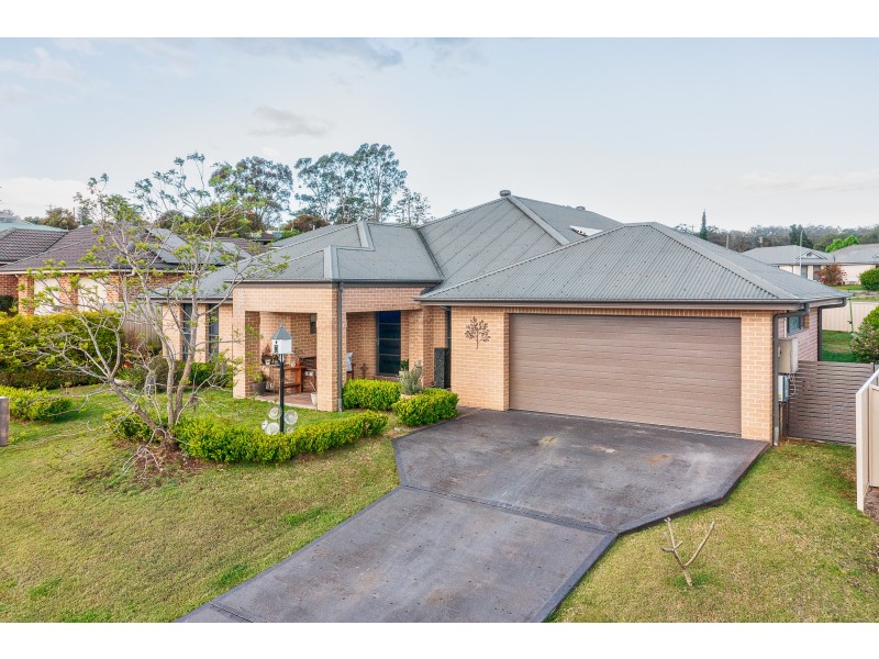 20 Hillview Avenue, Dungog NSW 2420