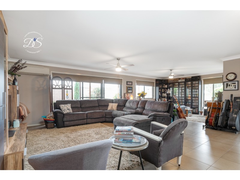 20 Hillview Avenue, Dungog NSW 2420