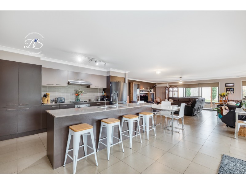 20 Hillview Avenue, Dungog NSW 2420