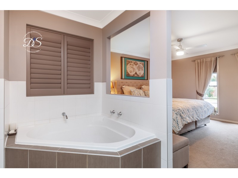 20 Hillview Avenue, Dungog NSW 2420